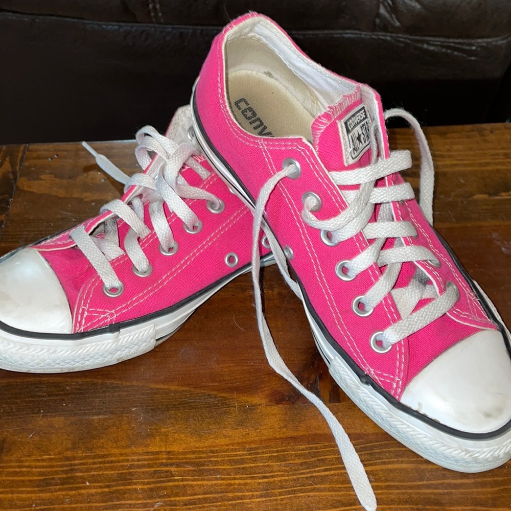 Pink sz 8 woman’s converse